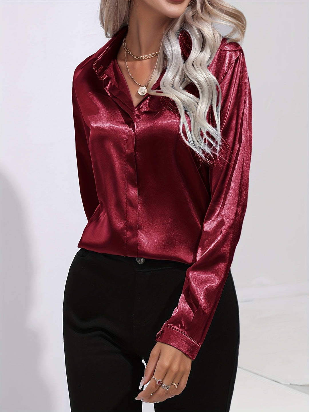 Élégance éclatante d'automne : blouse en satin chic pour femmes de Zariah