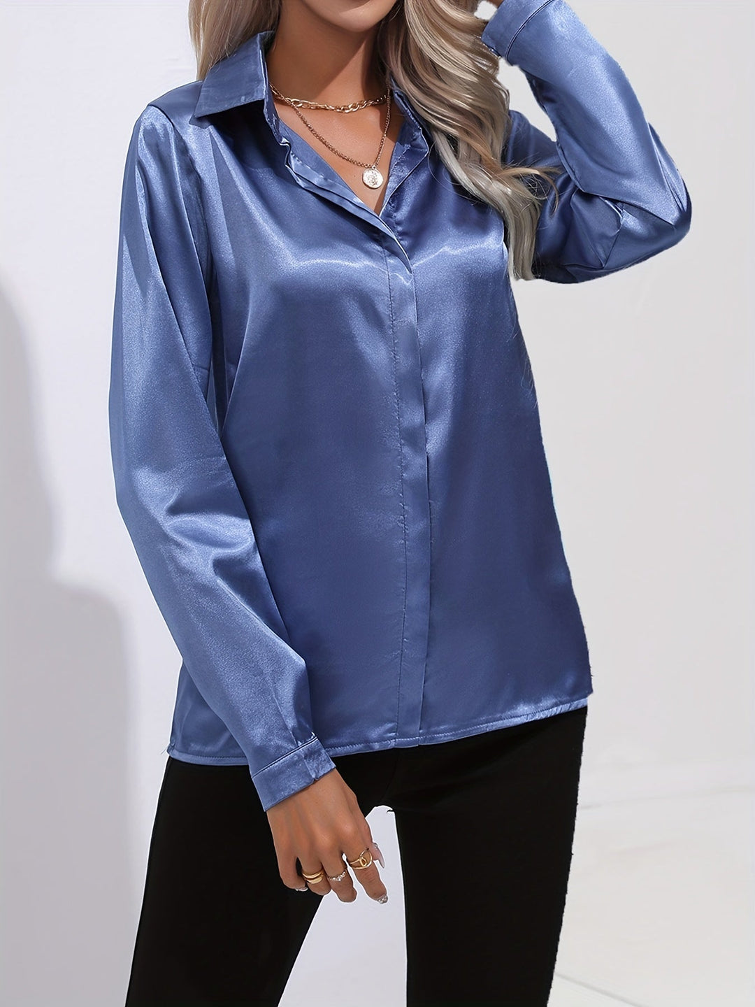 Élégance éclatante d'automne : blouse en satin chic pour femmes de Zariah