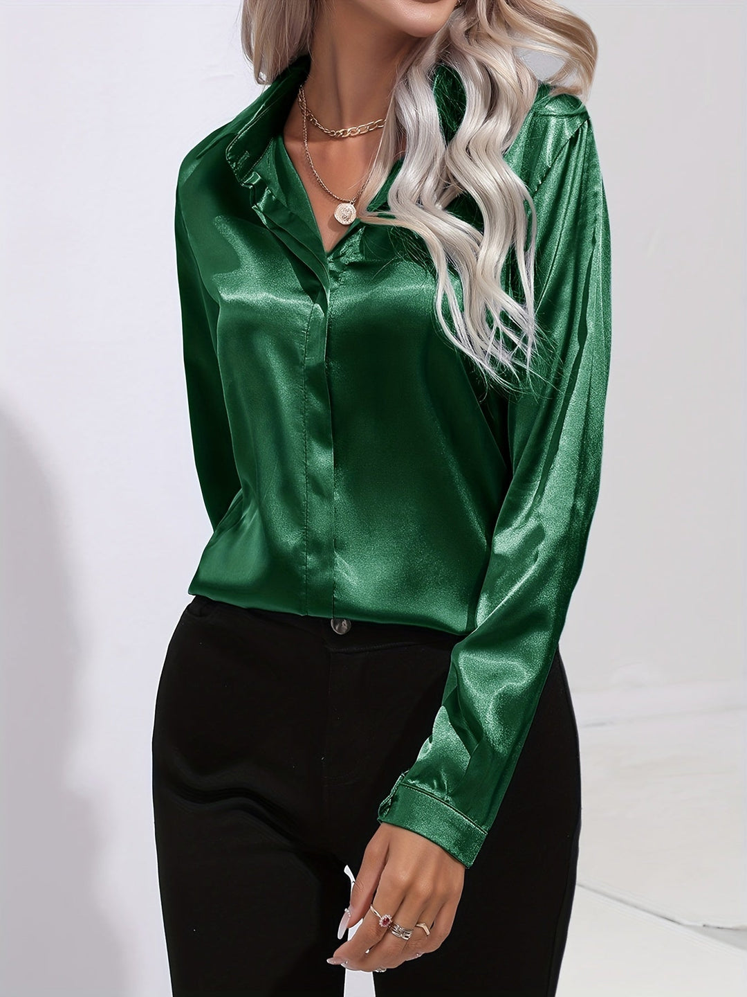 Élégance éclatante d'automne : blouse en satin chic pour femmes de Zariah