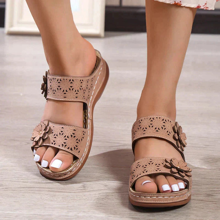 Malia - Sandales élégantes et confortables pour femmes avec motif floral et talon compensé
