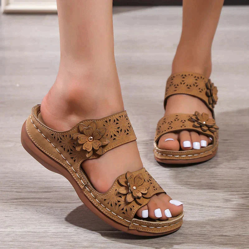 Malia - Sandales élégantes et confortables pour femmes avec motif floral et talon compensé