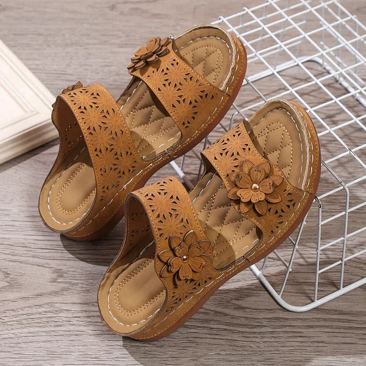 Malia - Sandales élégantes et confortables pour femmes avec motif floral et talon compensé