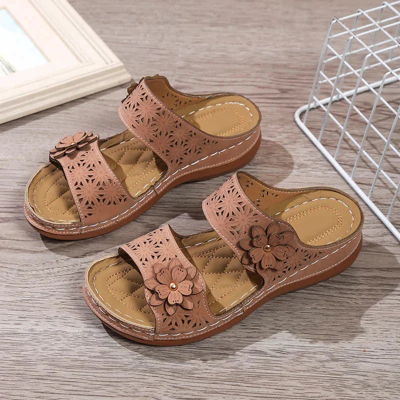 Malia - Sandales élégantes et confortables pour femmes avec motif floral et talon compensé