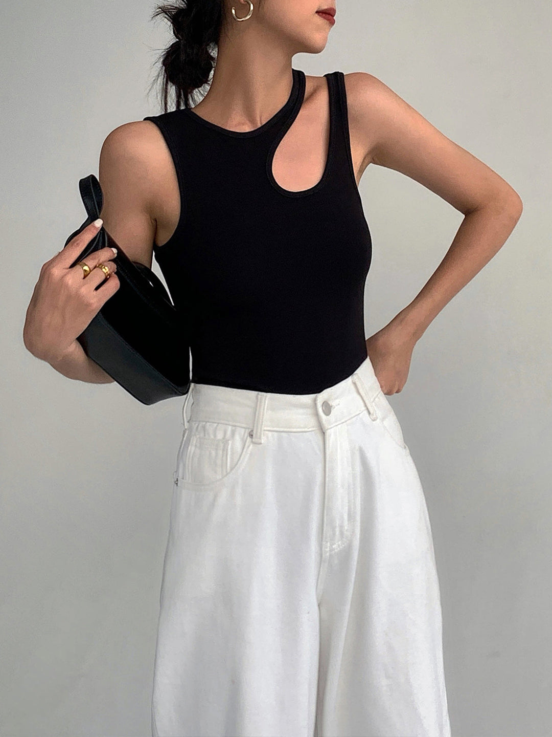 Rita - Stylish tank top with neckline for women