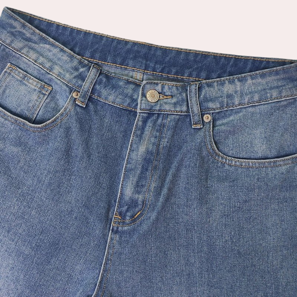 Ultra-comfortable women's jeans for a perfect fit