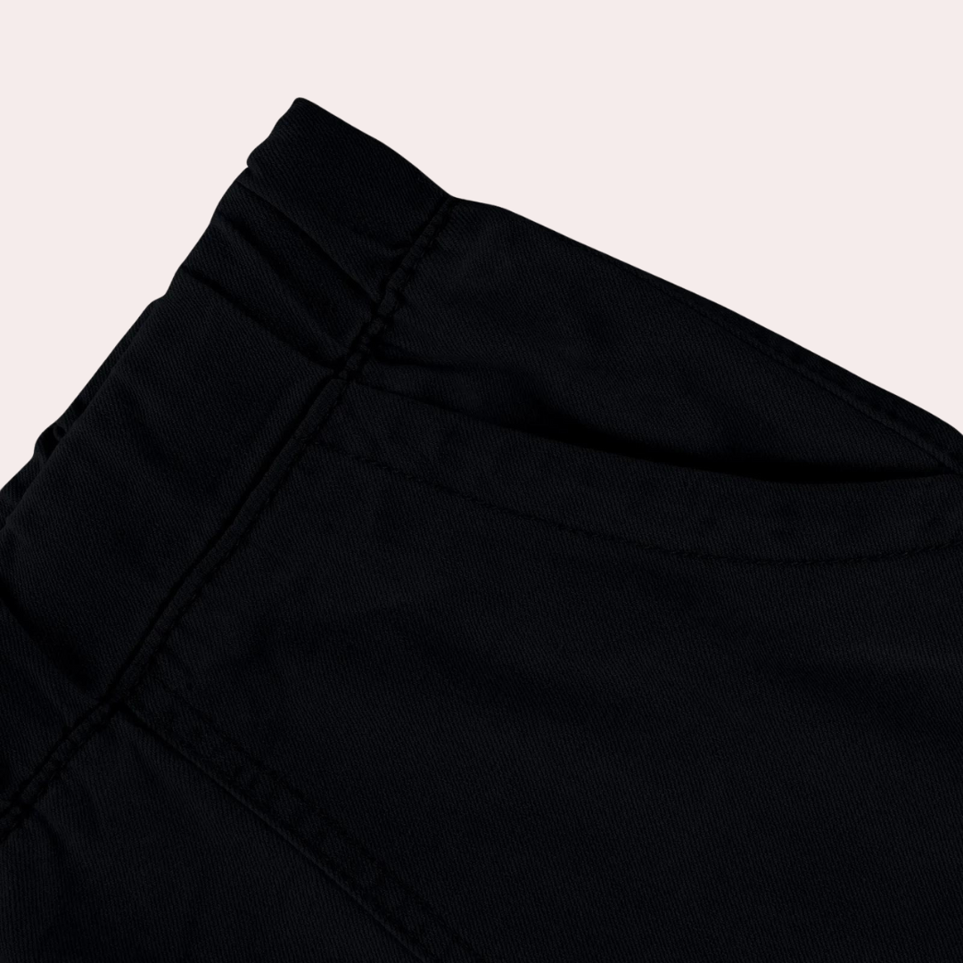 Delfine - Elegant and comfortable women's shorts with practical side pockets