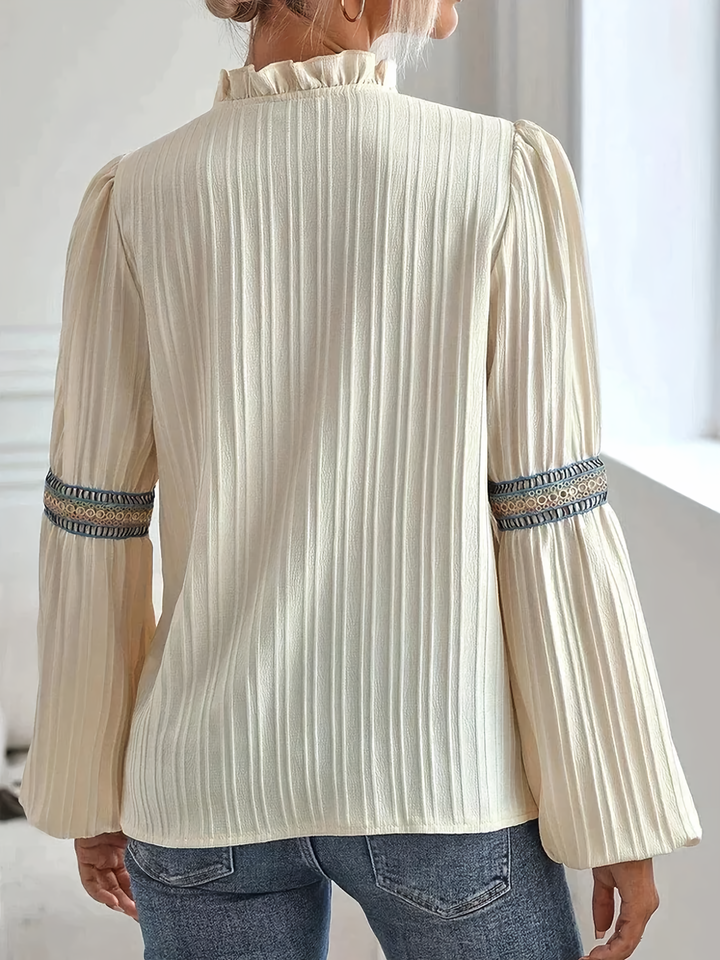 Cara - Stylische Bluse mit schöner Spitze und verspielten Laternenärmeln für Frauen