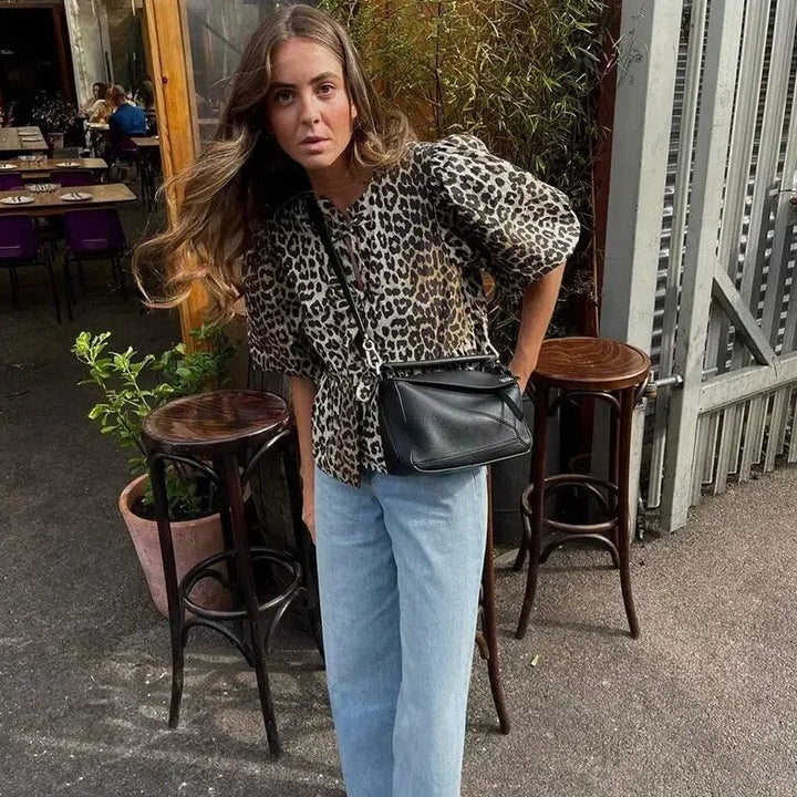 Bella - Schickes Damen-Top mit Schleife und trendigem Leoparden-Print