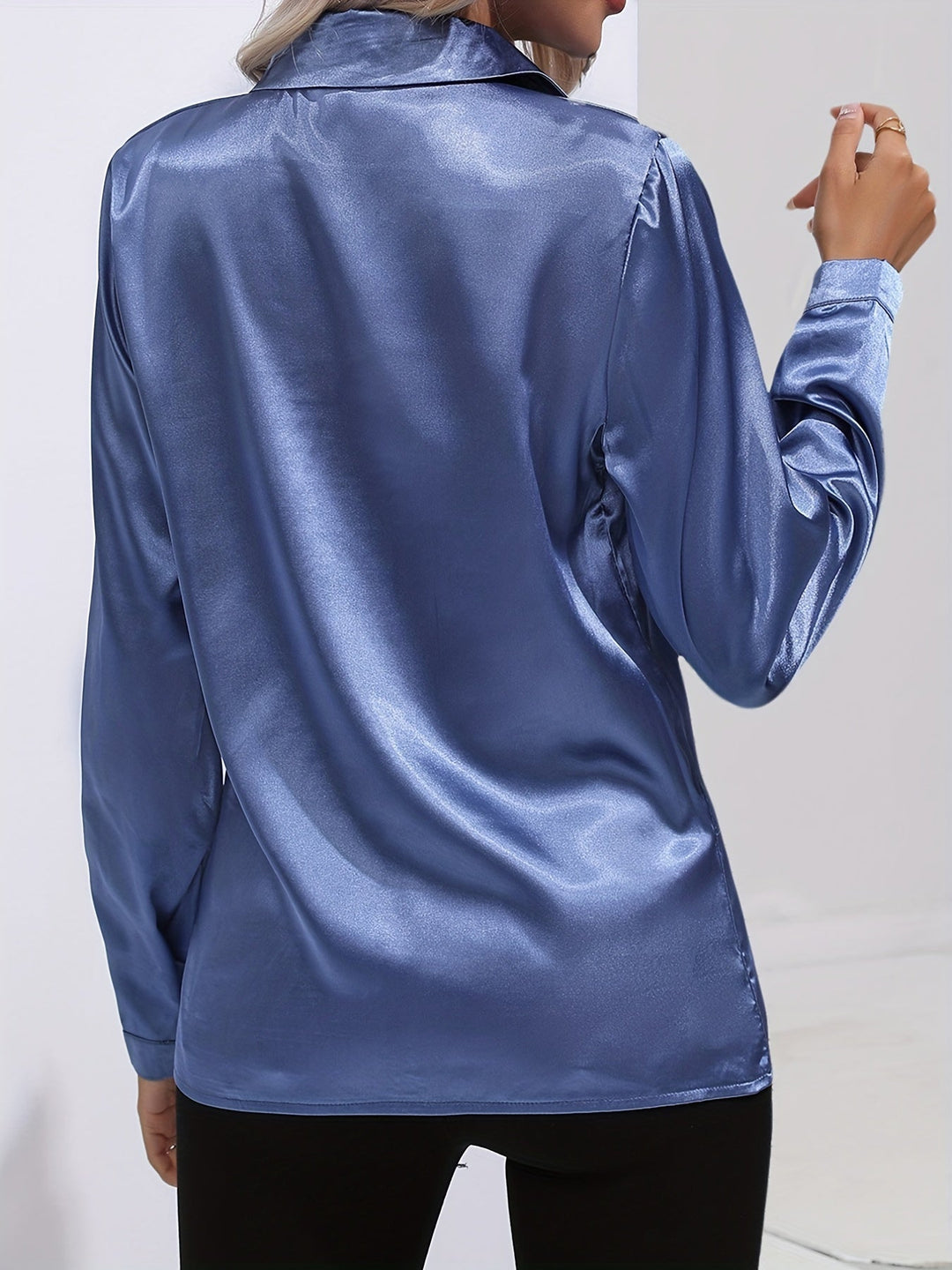 Élégance éclatante d'automne : blouse en satin chic pour femmes de Zariah